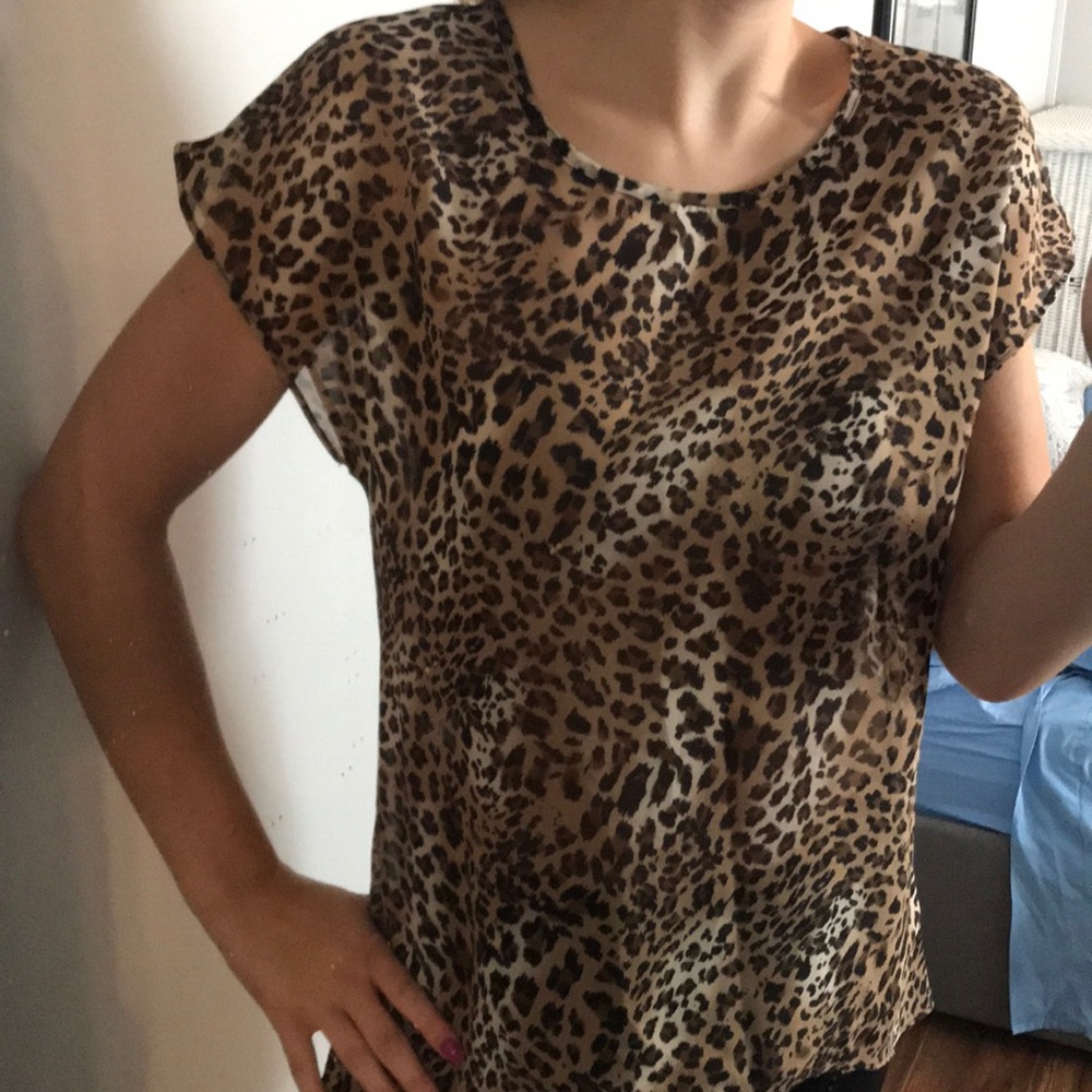 NWT Cheetah high-low shirt